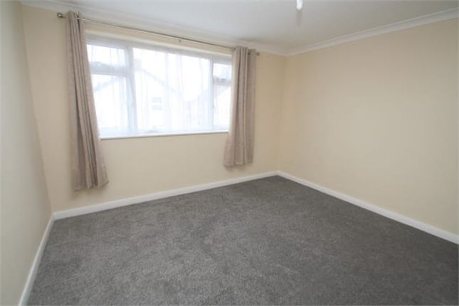 103, Edgell Road, Staines-upon-Thames photo 4