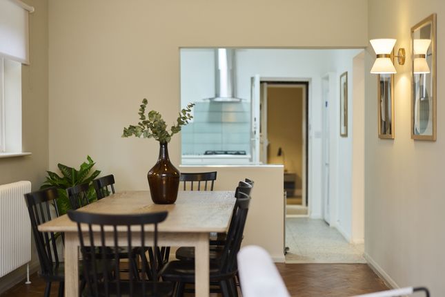 16 Ravenswood Court, Kingston Hill, Kingston photo 4