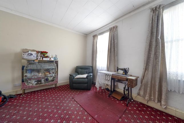 15, Holberton Gardens, London photo 2