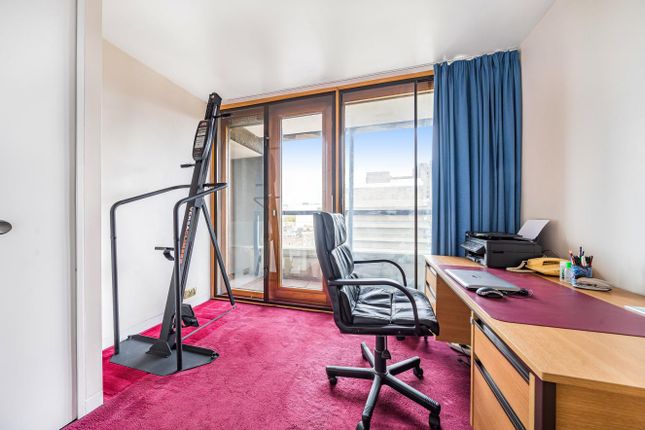 Flat for sale in Lauderdale Tower, Barbican
