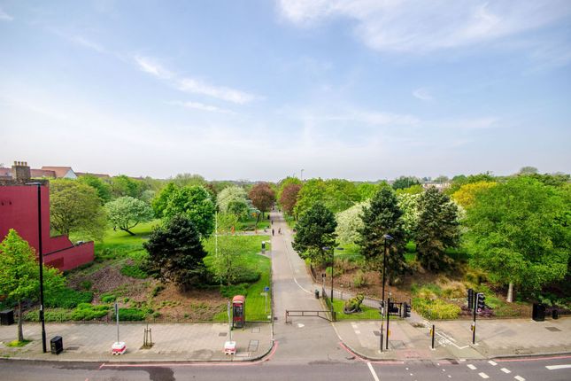 1-bed flat on Holloway Road, Archway, £2,500/mo
