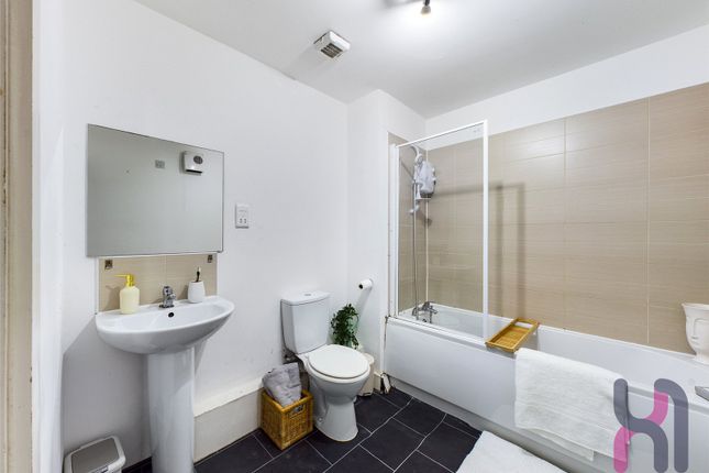 12c, Atlas Court, Manchester photo 3