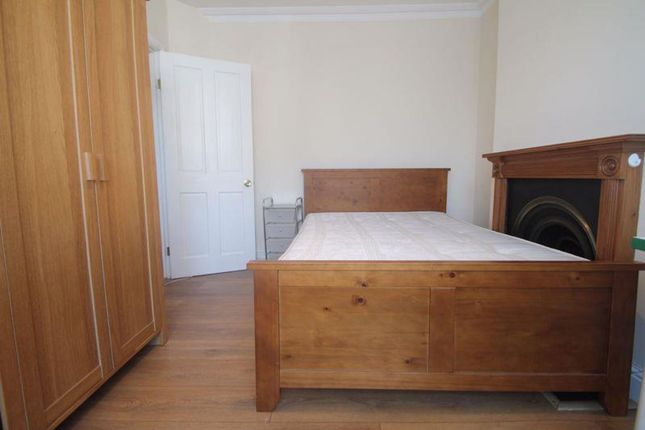 2 Tachbrook Road, Uxbridge photo 4