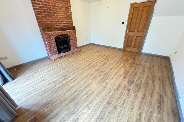 28 Lakeside Close, Willenhall photo 4