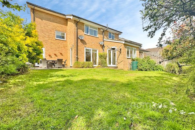 2, Fortrose Close, Sandhurst photo 2