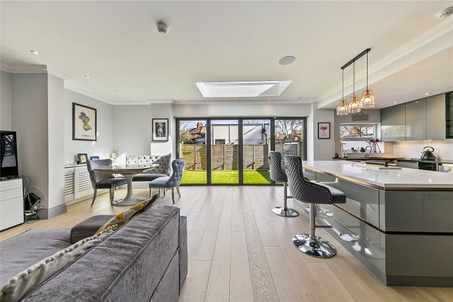 2, Marksbury Avenue, Surrey photo 3