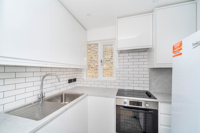 Flat 7, 27, Woodville Gardens, London photo 4