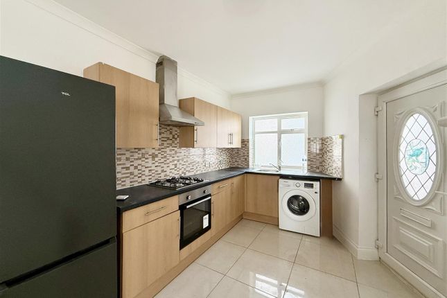 A, 14, Raynor Close, Southall photo 5