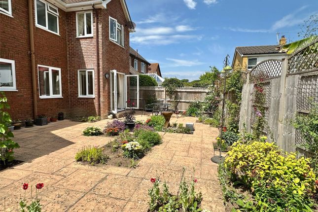 2, Kivernell Place, Lymington photo 2