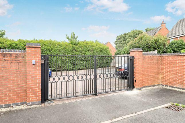 2, Vine Close, Wolverhampton photo 2