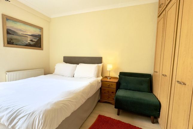 1-bed flat on Flat 8, Newbury House, Hallfield Estate, London, £370,000