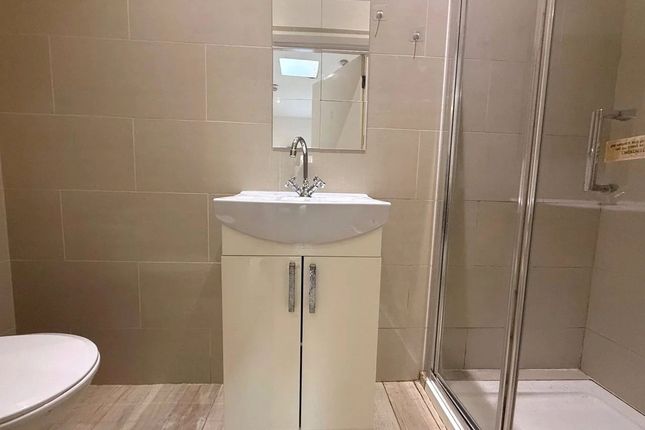 Flat, 2, 41 Athenlay Road, London photo 4