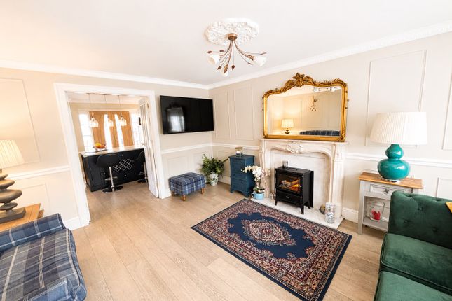 214, Hunters Park Avenue, Bradford photo 4