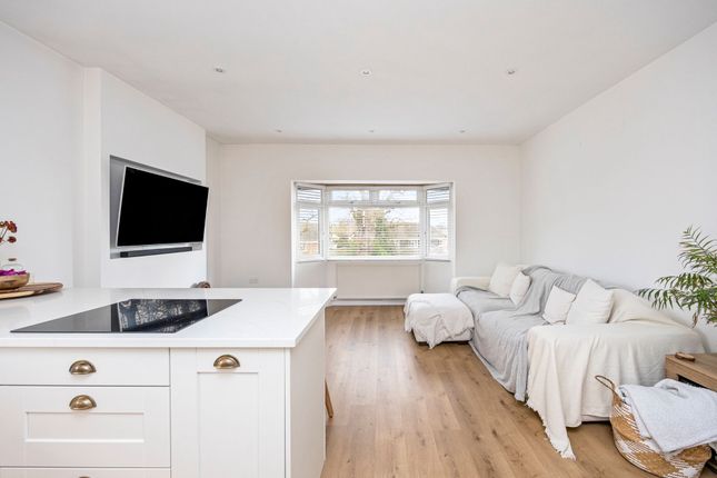 Flat 1, The Flower Corner Storrington Road, Pulborough photo 4