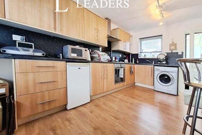 42, Pyhill, Peterborough photo 3