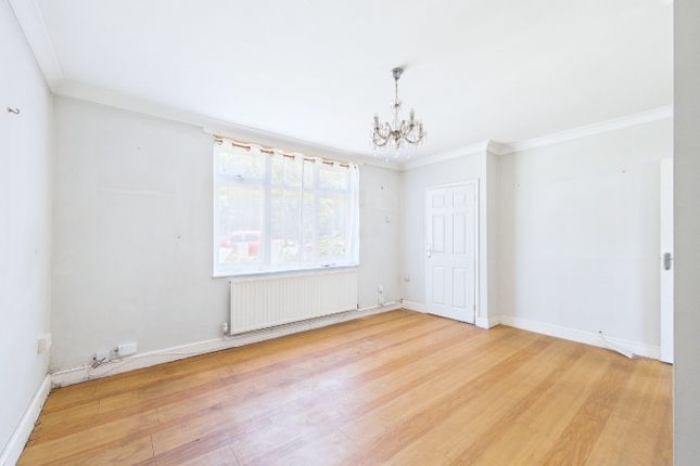 91 Foyle Drive, South Ockendon, Essex photo 2