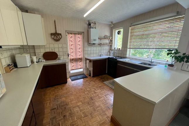 34, Lordswood Gardens, Southampton photo 4