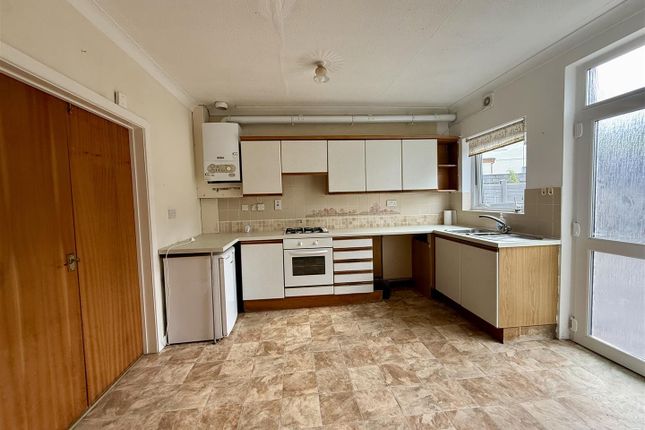 15, Ashgrove, Llanelli photo 2