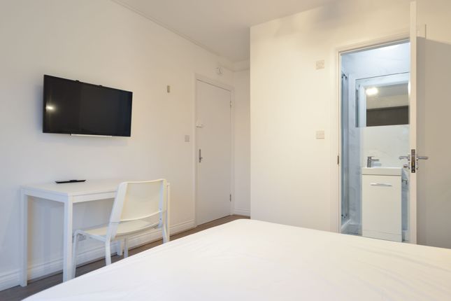 Room 5,  41 Woodland Way, Mill Hill photo 4