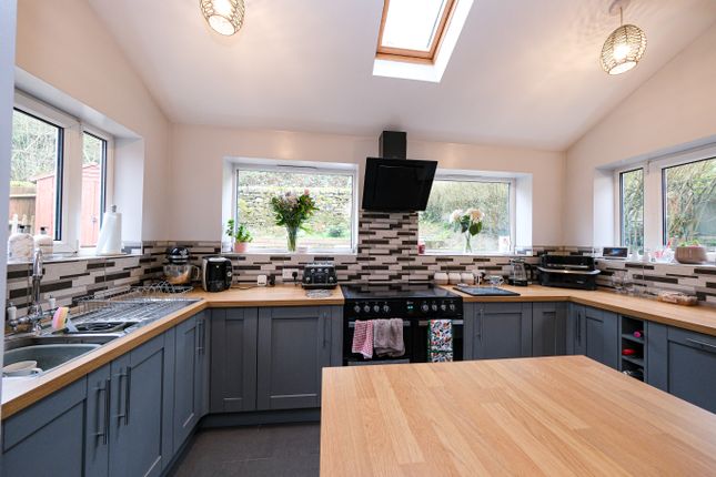 2 Dervale Villas, High Peak Junction, Matlock photo 3