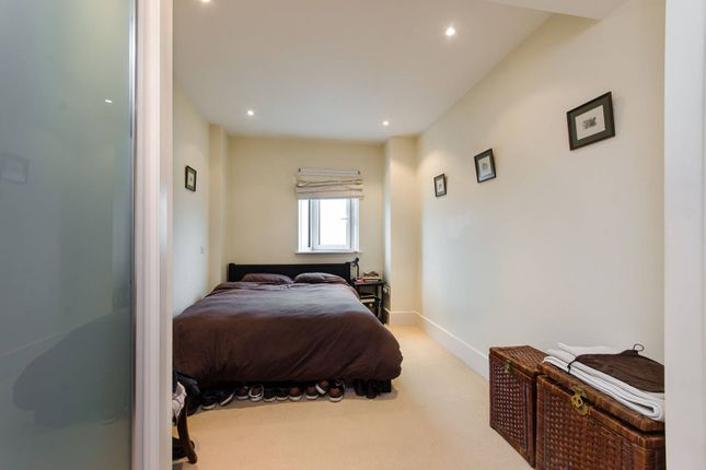 Flat for sale in Brewhouse Lane, Putney, London