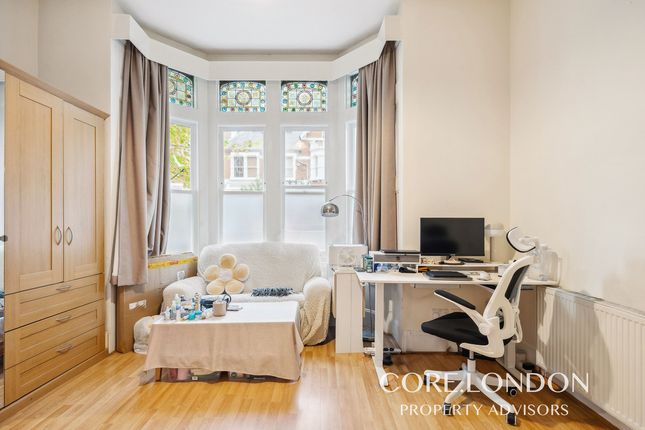 Flat 1, 10, Walpole Gardens, London photo 4
