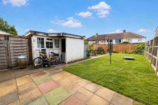 8, Ennerdale Crescent, Slough photo 2