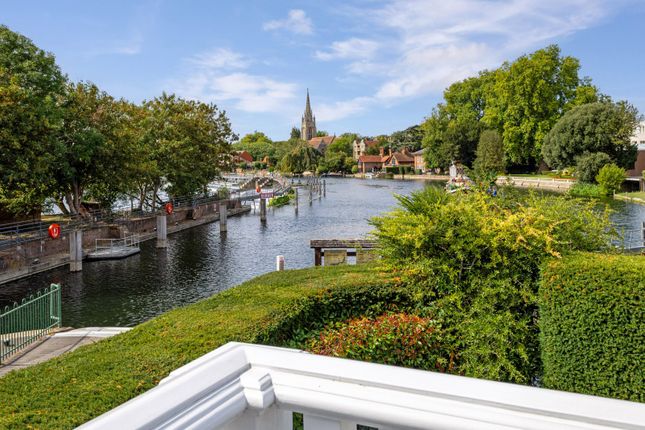 Thames House,, Marlow Lock, Marlow photo 2
