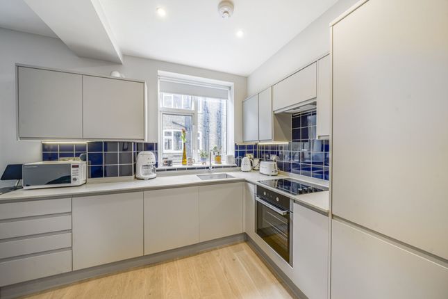 Flat C, 42 Queens Row, London photo 2