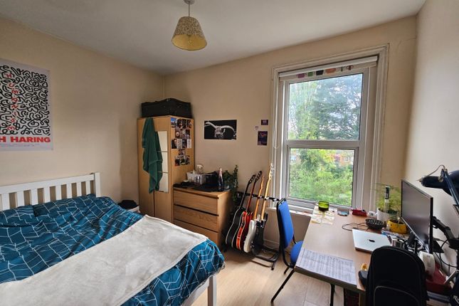 Flat to rent in Belmont Road, Southampton