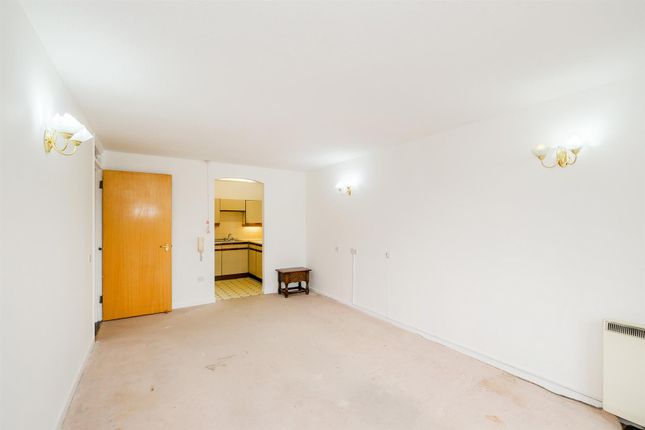 22, Oak Lodge, Wanstead photo 3