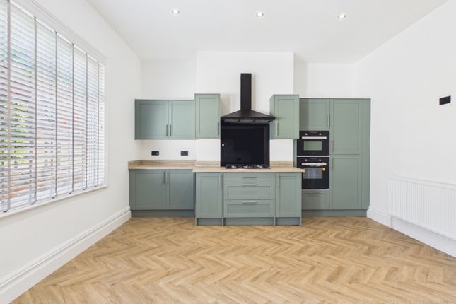 124, Henrietta Street, Ashton-under-Lyne photo 5