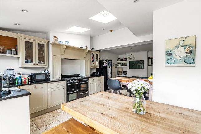 89, Fairfield Drive, Surrey photo 2