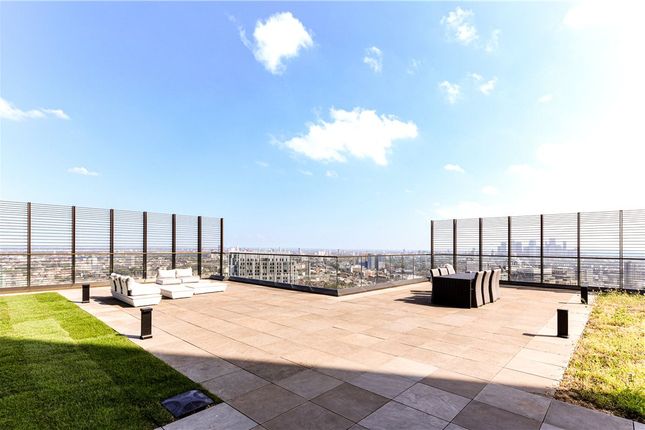 Flat for sale in Houndsditch, London