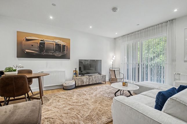 Flat Flat 8, 25, Lever Street, London photo 2