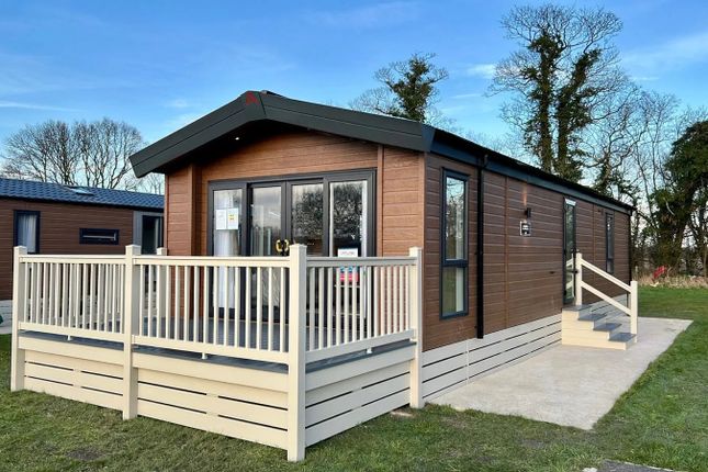 Thumbnail Lodge for sale in Gilberdyke, Brough