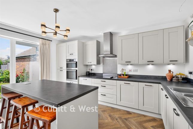 14, Horseshoe Way, Arundel photo 4