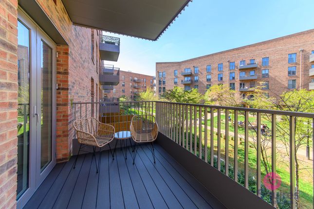 Apt 11, 3 Explorer Way, London photo 4