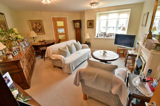 38, Cherrett Court, Ringwood Road, Ferndown photo 4