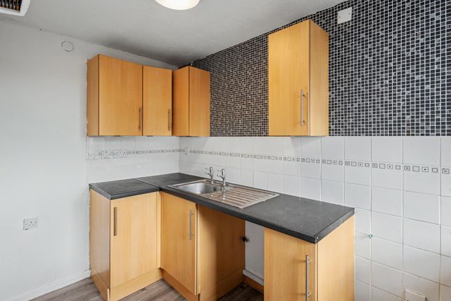 Flat 86 Benwell Close, Newcastle Upon Tyne photo 4