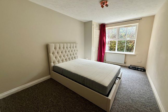 Flat 1, Holmwood Court, 35, Bassett Crescent East, Hampshire photo 2
