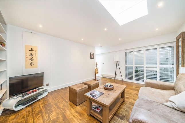 The Mews House, 55, Medfield Street, London photo 4