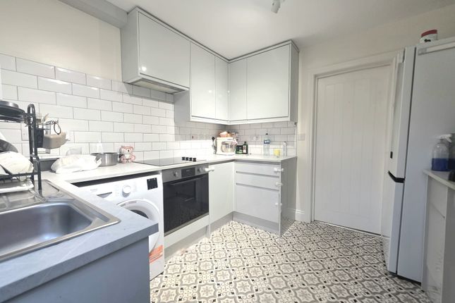 7, Stamford Close, Harrow photo 3