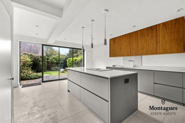 4 The Gables, The Plain, Epping photo 2