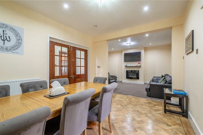 242, Bradford Road, West Yorkshire photo 4