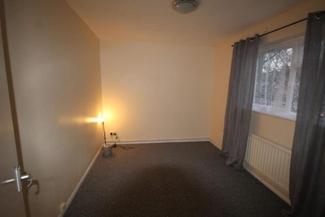 4 Hyde Court, Elsinore Road, London photo 3