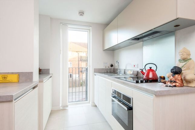 2 Florian Court, 41, Hastings Road, London photo 4