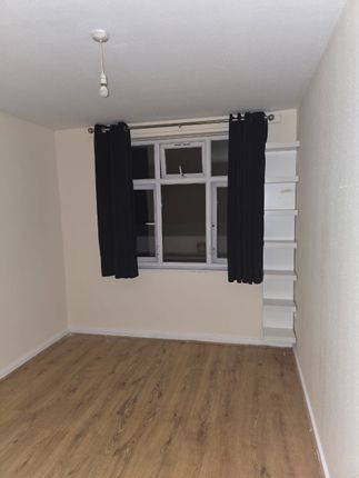 101, Lytchet Way, Enfield photo 2