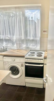 Upper Class Estates Proudly Presents This Beautiful 1-Bedroom Ground Floor Flat Â€“ Sw9