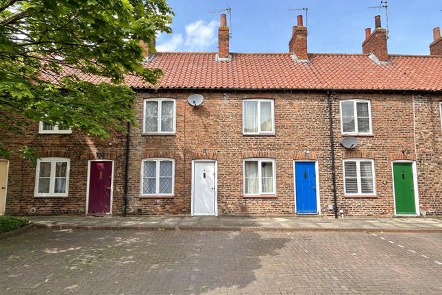 Thumbnail Terraced house for sale in Dobsons Row, Millgate, Selby